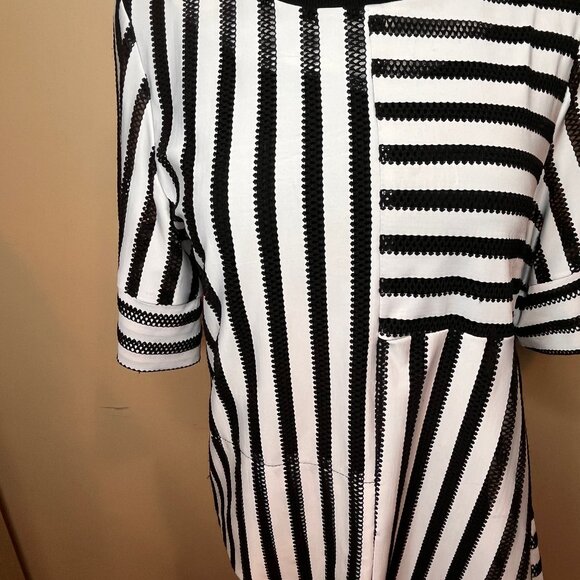 Gracia Statement Shirt with Asymmetrical side detail Size S Stretchy Upscale Top - Picture 6 of 12